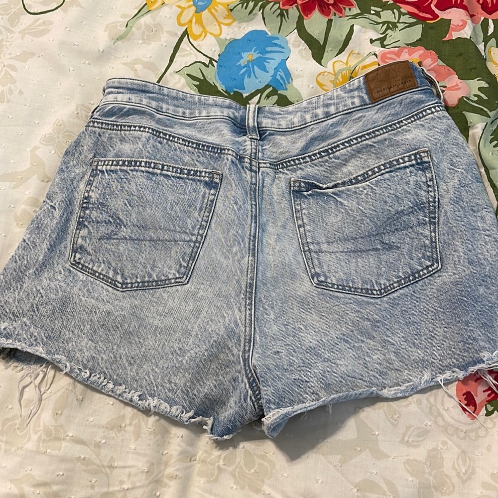 American Eagle mom shorts